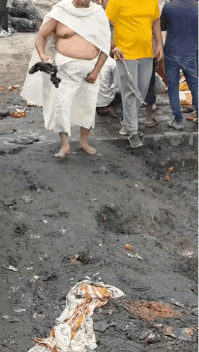 环境看着太差了，河床也特别的脏，河水看着也是非常的浑浊不堪，里面好像是藏污纳垢，