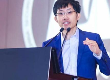 不到一年，被捧上神坛的“英雄”成了“人人喊打的过街老鼠”，国家是时候出手管管AI