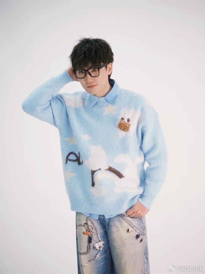 当许嵩的脸配上脱口秀的嘴 鸡翅长着许嵩的脸，拥有脱口秀的嘴，吐槽生活接地气又好笑