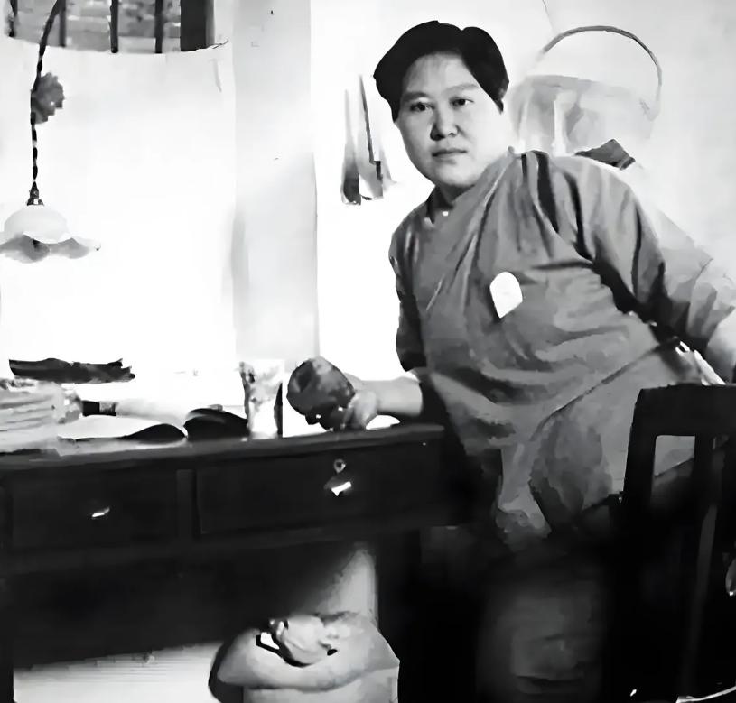 1935年11月13日，一女子走到孙传芳背后，朝着孙传芳后脑勺便是一枪，孙传芳立