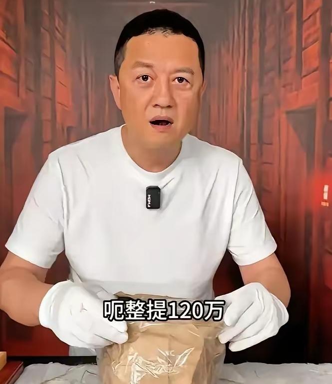 李亚鹏如果卖袜子早就发财了！可他偏偏要去卖几个亿的石头，上百万的茶叶，上千块的酒