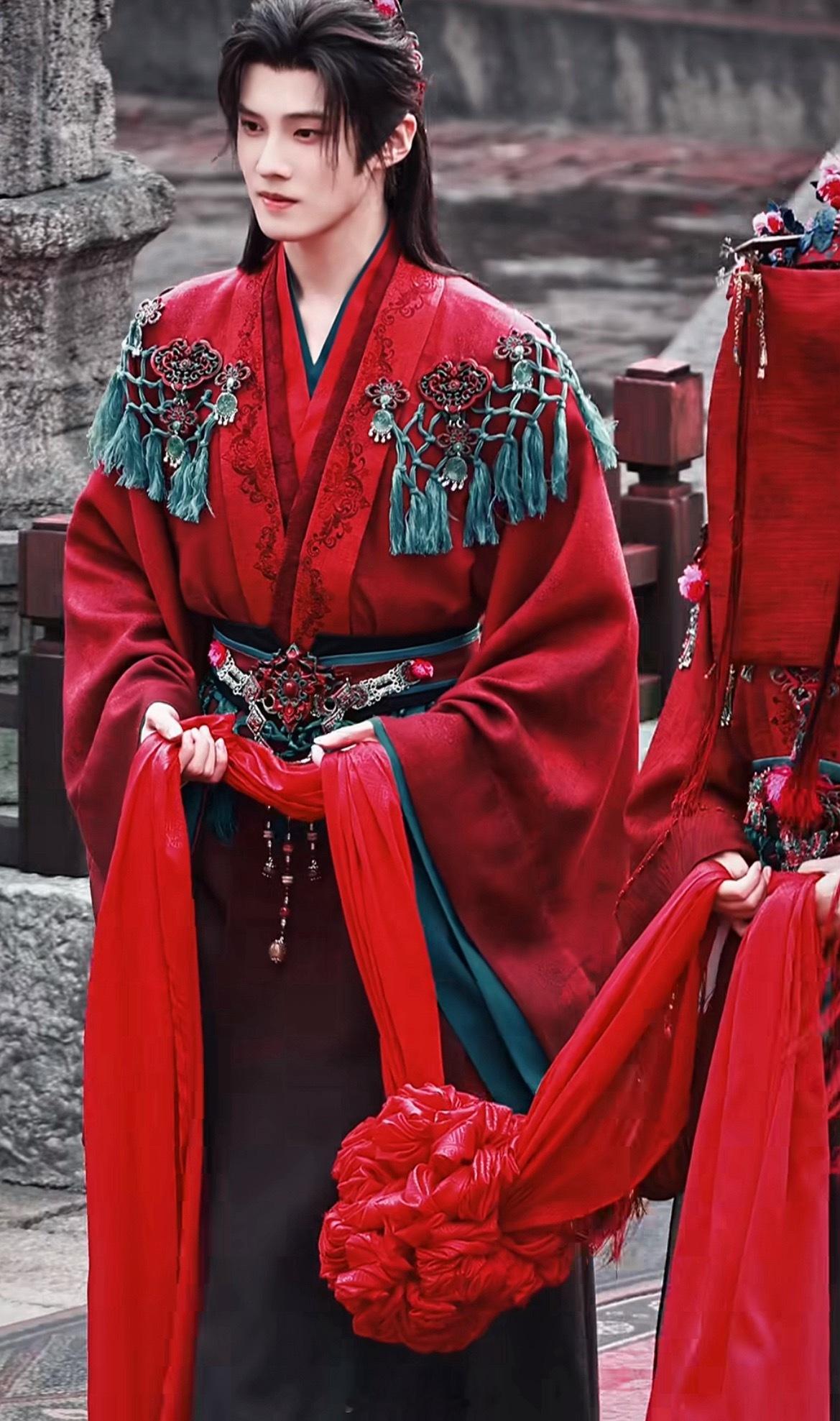 虞书欣古子成大婚路透路透这么好看，导演压力很大呀！这妆造和状态也太美了吧，中式美