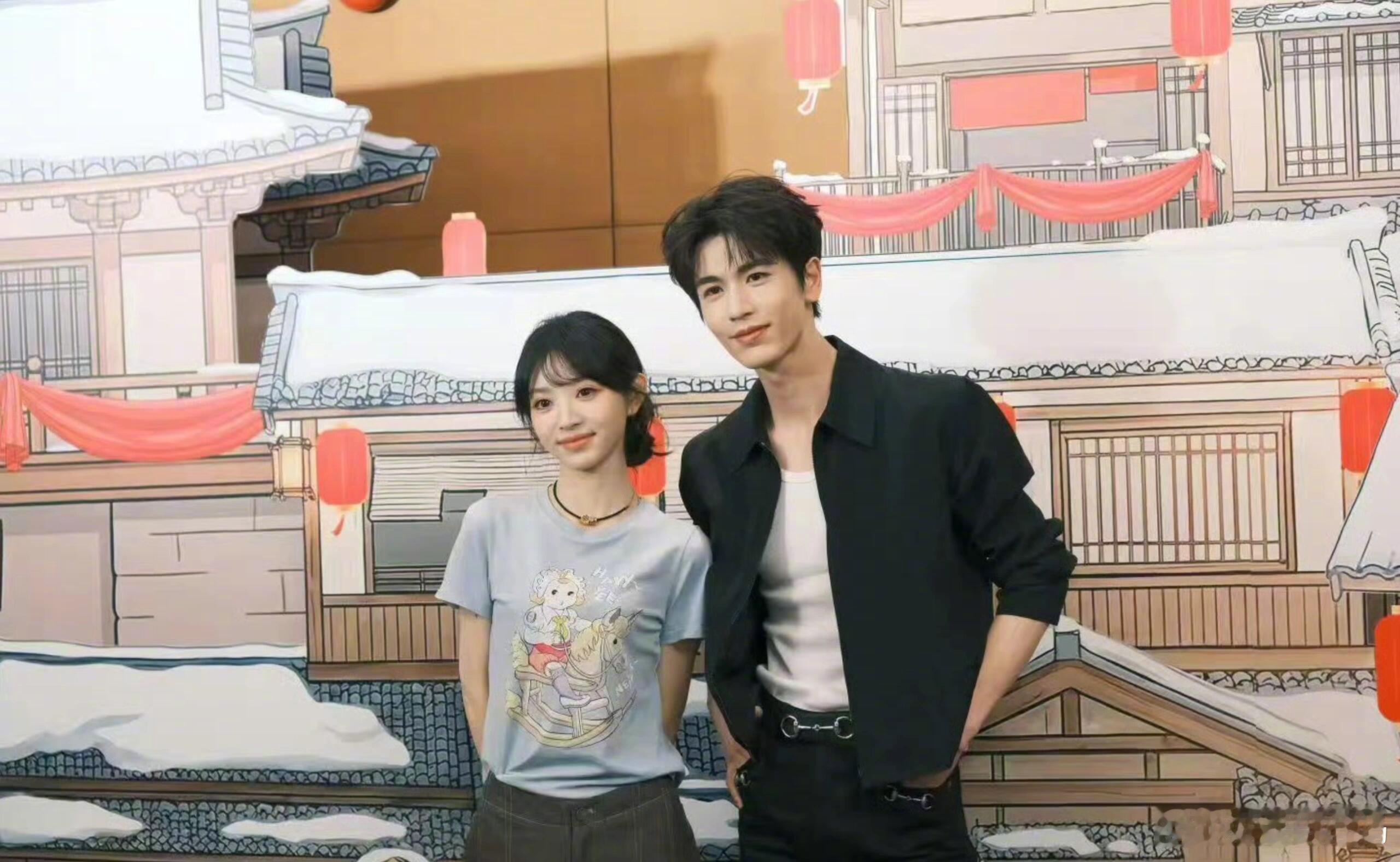 张凌赫田曦薇逐玉庆功宴合照，我们田赫之作圆满了😭 逐玉庆功宴张凌赫田曦薇庆功宴