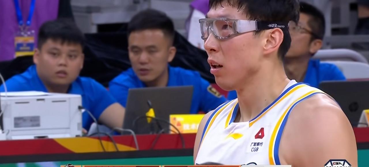 京粤大战，杰曼绝杀广东。全场比赛，周琦首发出战21分钟，仅3次出手（命中1球），