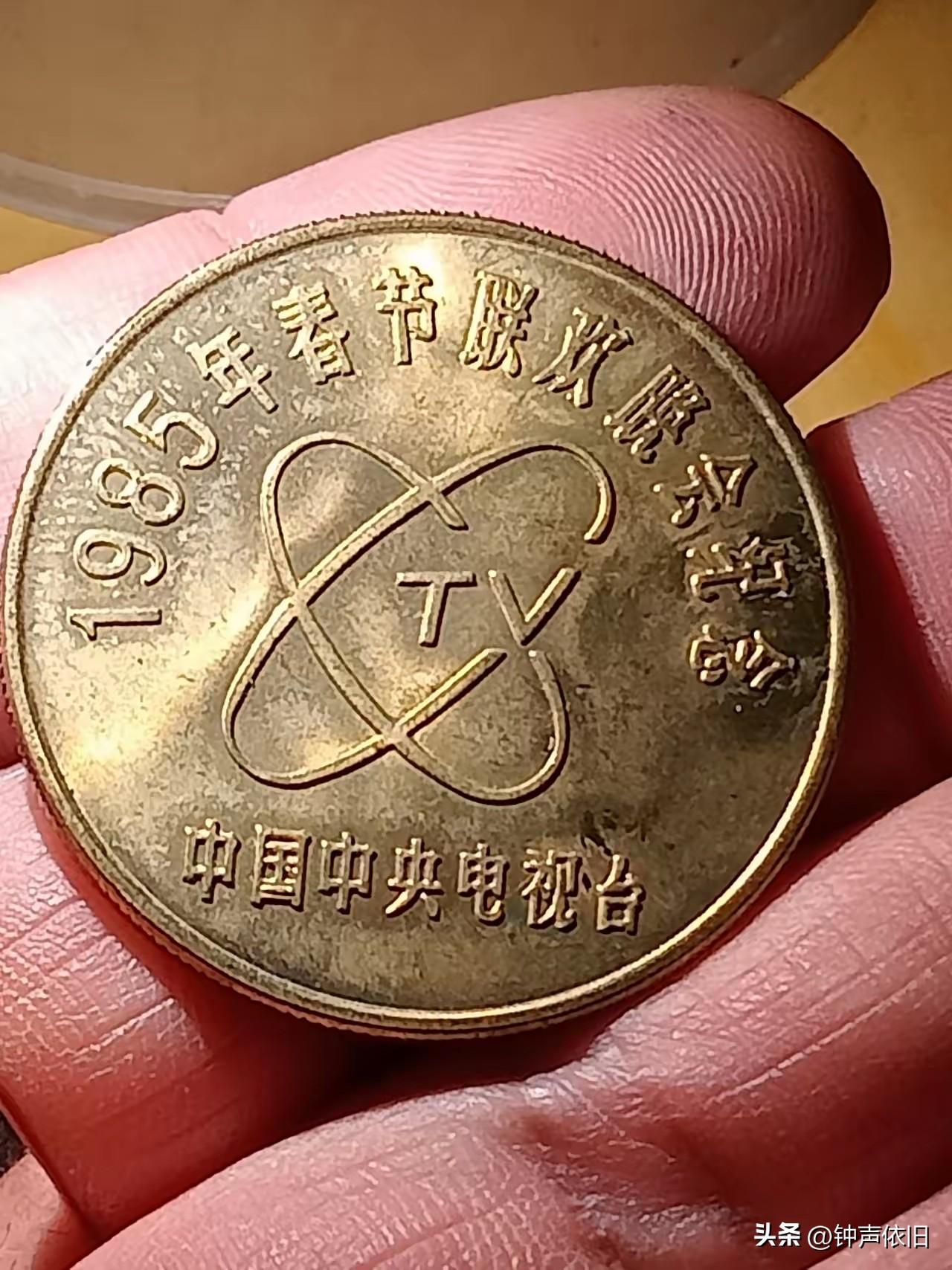 纪念币亮眼，手指纹也很亮眼！