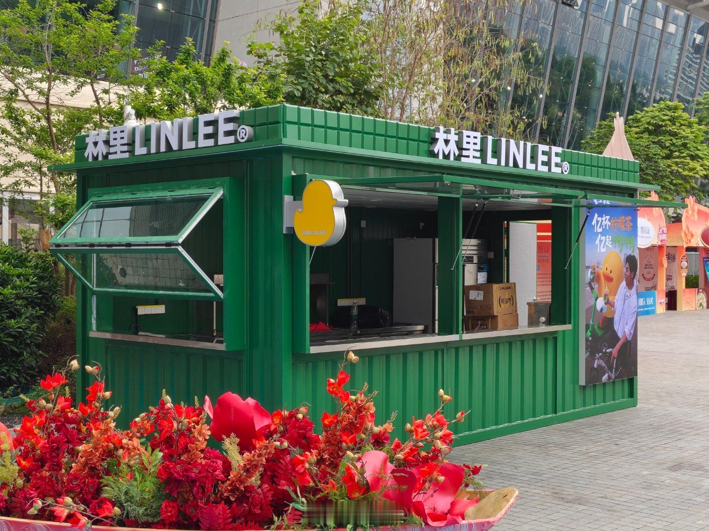 对外展示的东西我通常都是会亲自跟，毕竟不会美陈的公关不是一个好编辑 广州·广交会