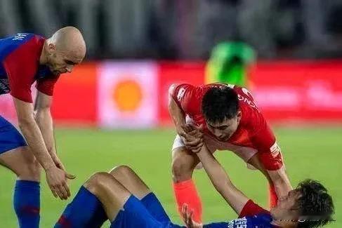 必须夸一波宋凯，这项新政策初见成效。
  新赛季中超实行超长补时，中超赛场已很少