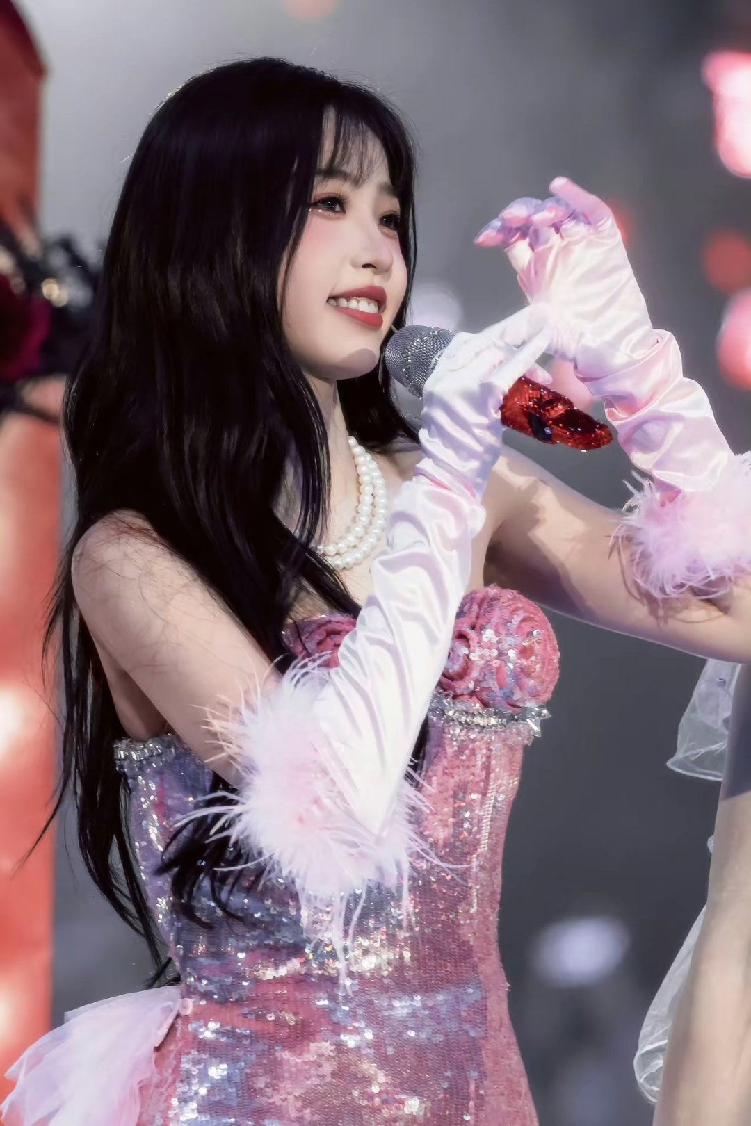 虞书欣发新歌无人问津，疑似惨遭封杀！根源是老赖父亲，还是性格反噬？近期，虞书欣全