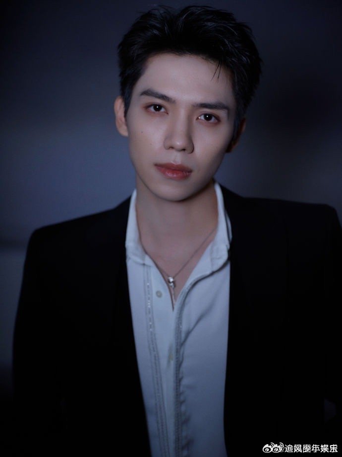 罗一舟说想在北京春晚合作冯巩 救命！罗一舟的采访怎么这么好笑，夸夸大赛拿第二还不