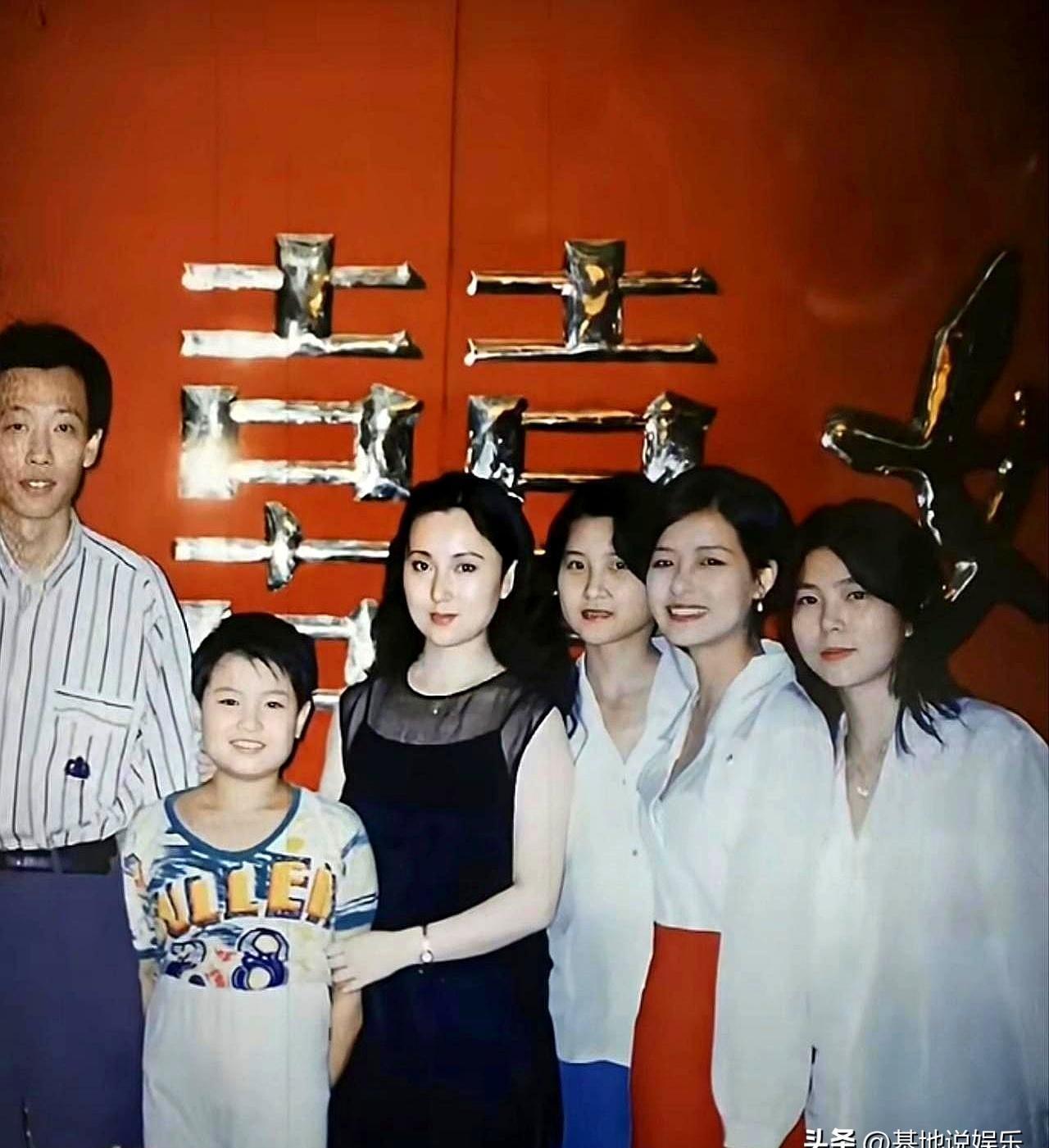 生命尽头，她最想见的第一个人，竟是离婚18年的前夫！
都说夫妻本是同林鸟。
可陈