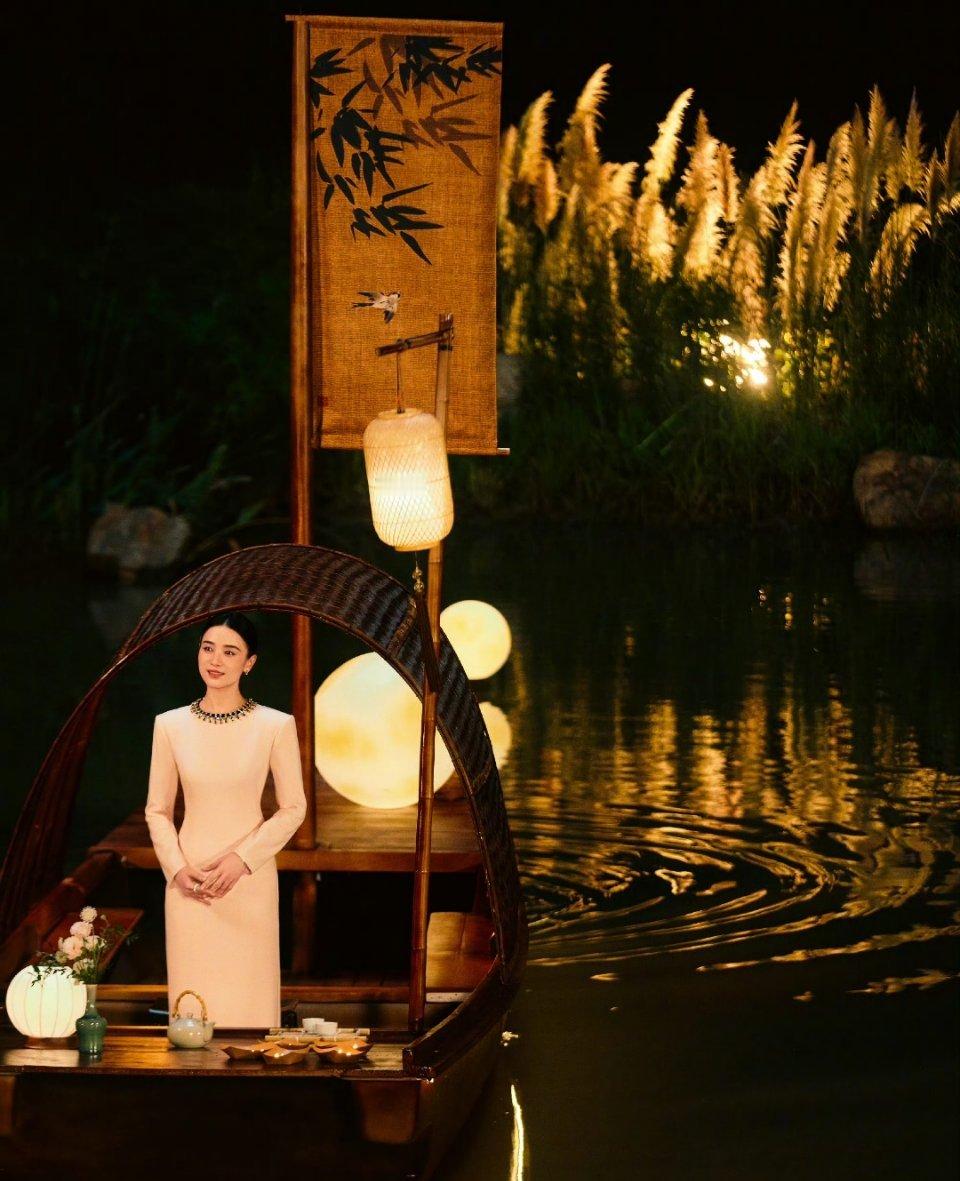 钟楚曦为宋佳庆生的发文也太戳人了！字里行间满是真诚又细腻的欣赏，没有华丽辞藻堆砌