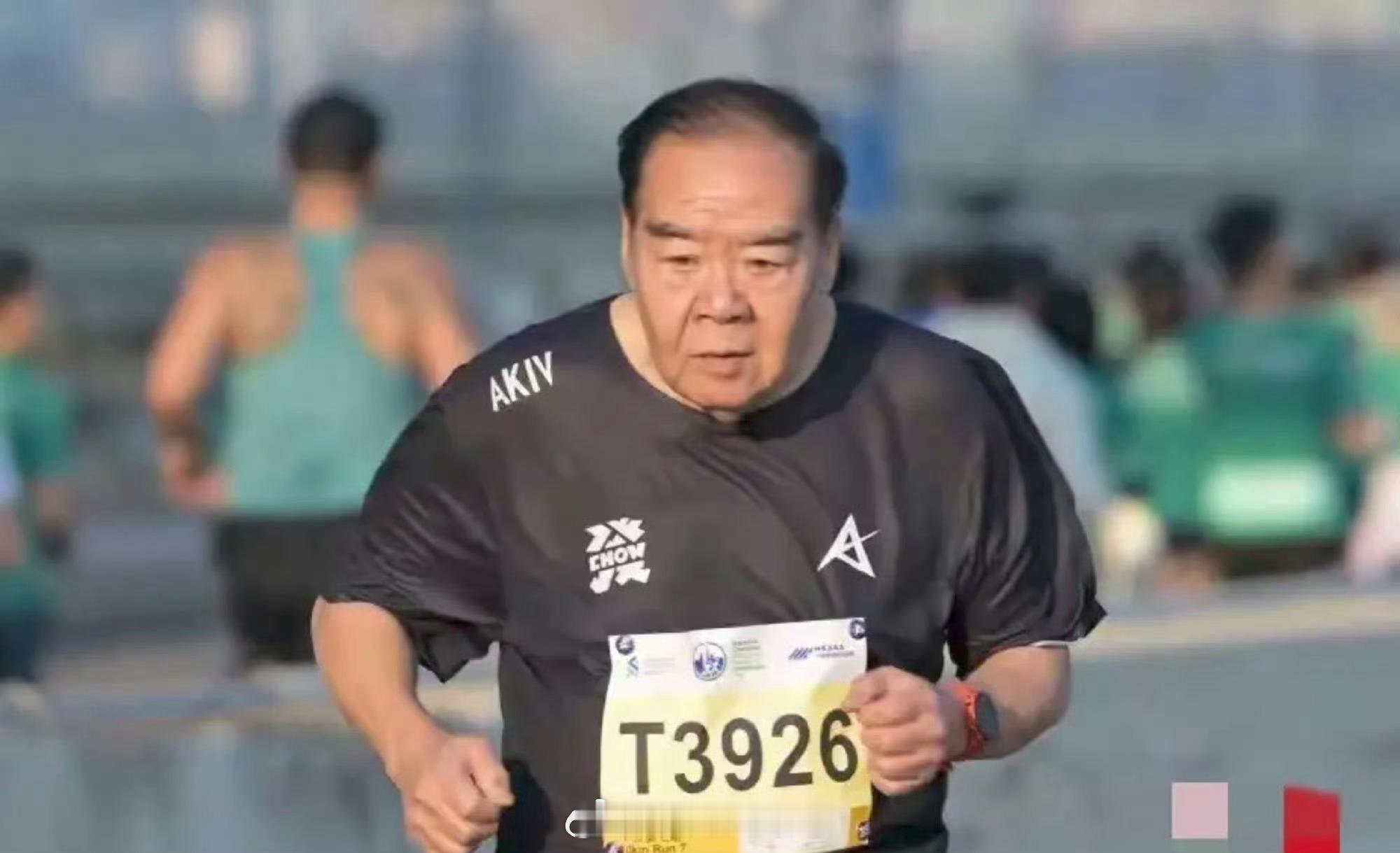 郑则仕因不想终生注射药物开始跑步加油吧，肥猫，相信你可以的