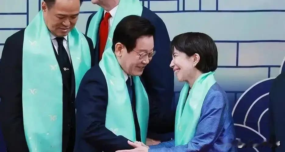 高市早苗真的急眼了，甚至到了抓狂的地步。这不，她喊话中国不要禁稀土，被我商务部直