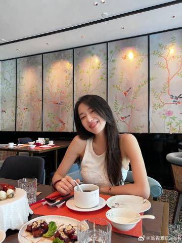 #翁青雅 礼物# 又发生啥了[费解] ​​​