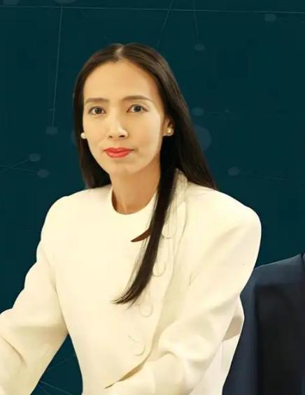 1976年，19岁的许纯美去富豪家玩时，被李文清强暴却不幸“中彩”，为了面子，许