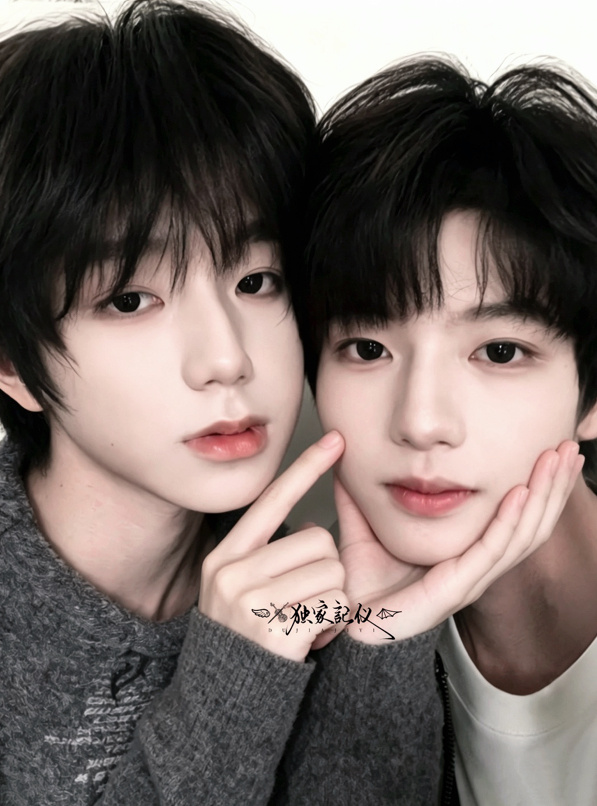 橹穆🩵🩷橹穆  合照｜两颗紧紧缠绕的心  专栏 · L·M-·-AI图册