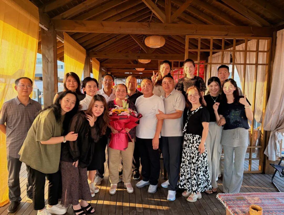 内蒙古达拉特旗青少年事业发展中心，于8 月7日举办段玉兰老师荣休仪式，​李建军主