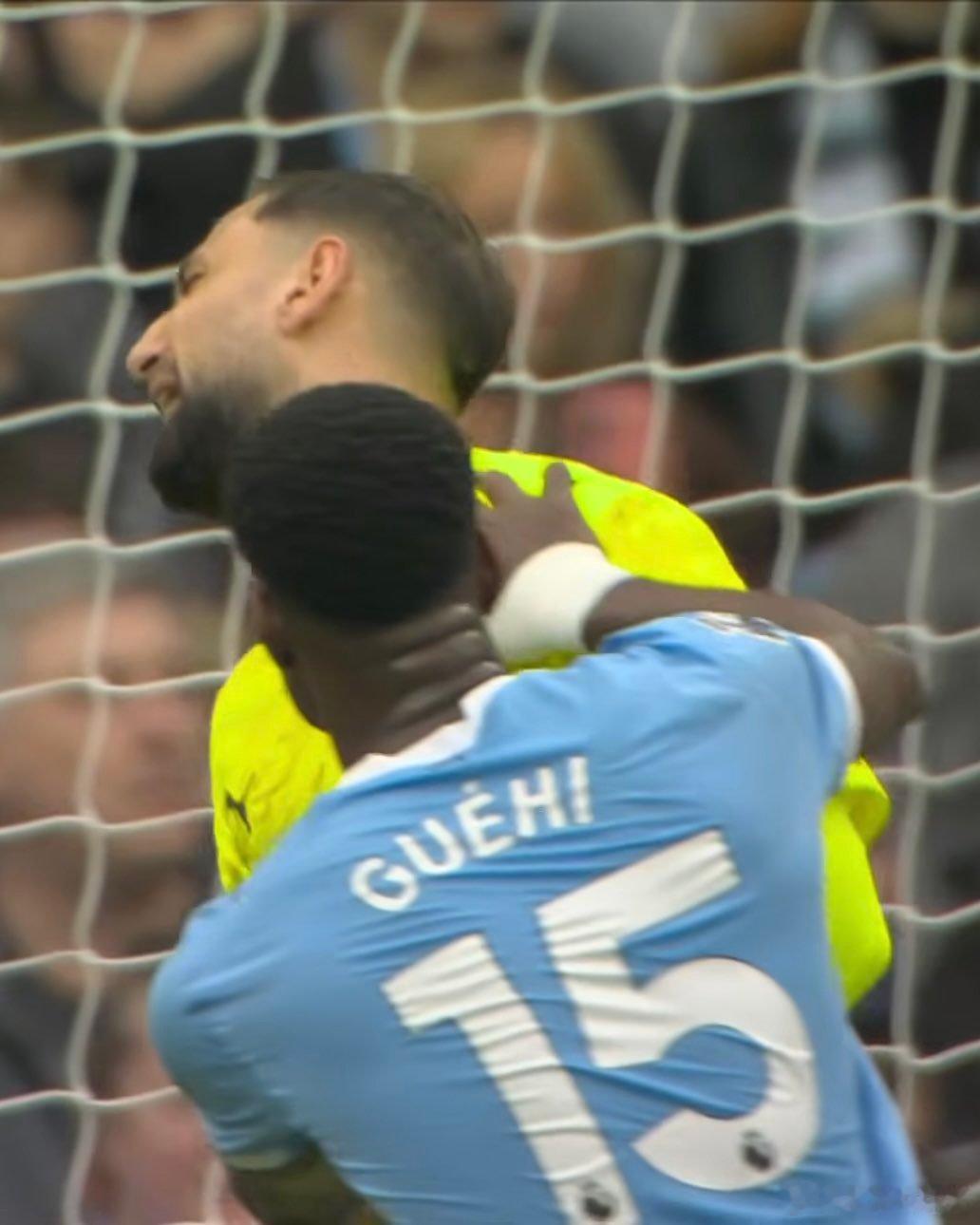 瓜迪奥拉谈多纳鲁马的失误：“我喜欢的是他队友的反应！他们就在那里帮助他，这就是我