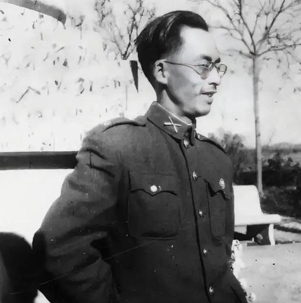 1949年，国军师长李碧光被俘，面对审问，他提了一个奇怪的要求：“能否帮我给周恩