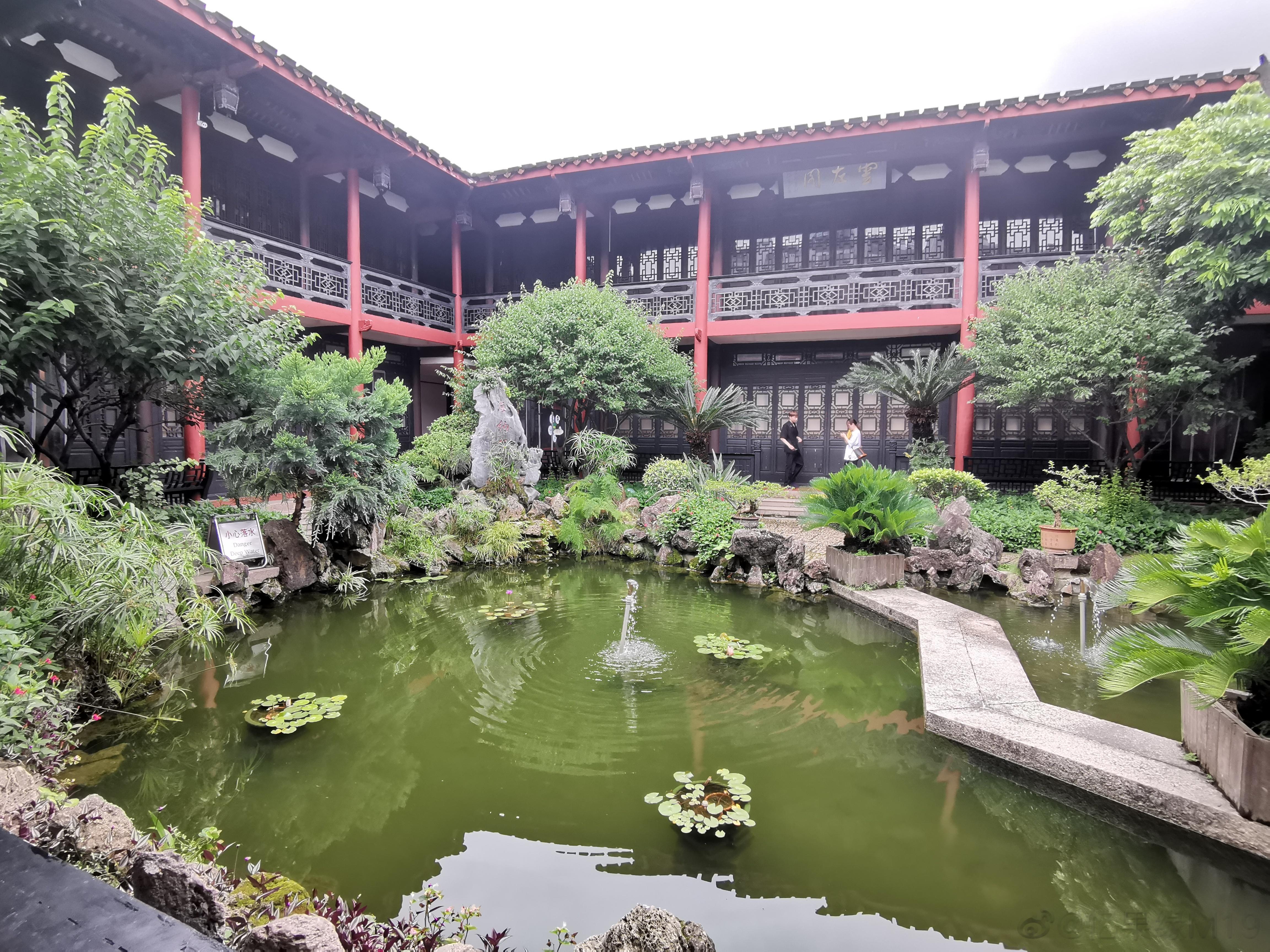 夏季会养生，百病不上身！高温潮湿的环境里，人体新陈代谢旺盛，出汗多，消耗大，此时