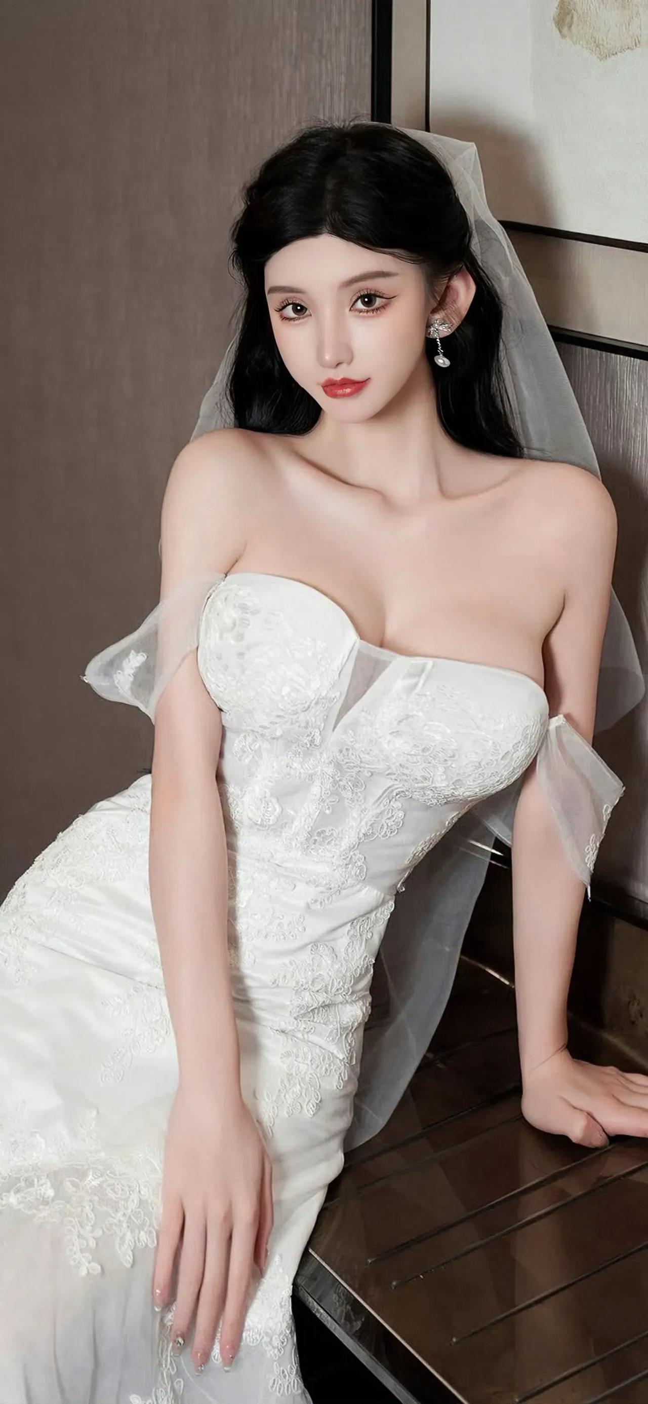 美人美图（224）
达人推荐 女主角唇泥