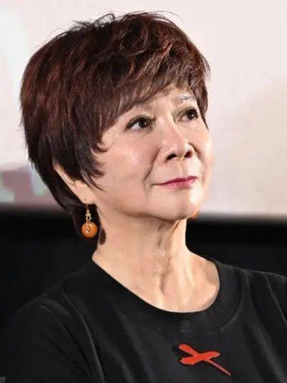 40岁儿子不结婚，成了春晚常客蔡明的心事

印象中，蔡明是春晚舞台上给大家带来欢