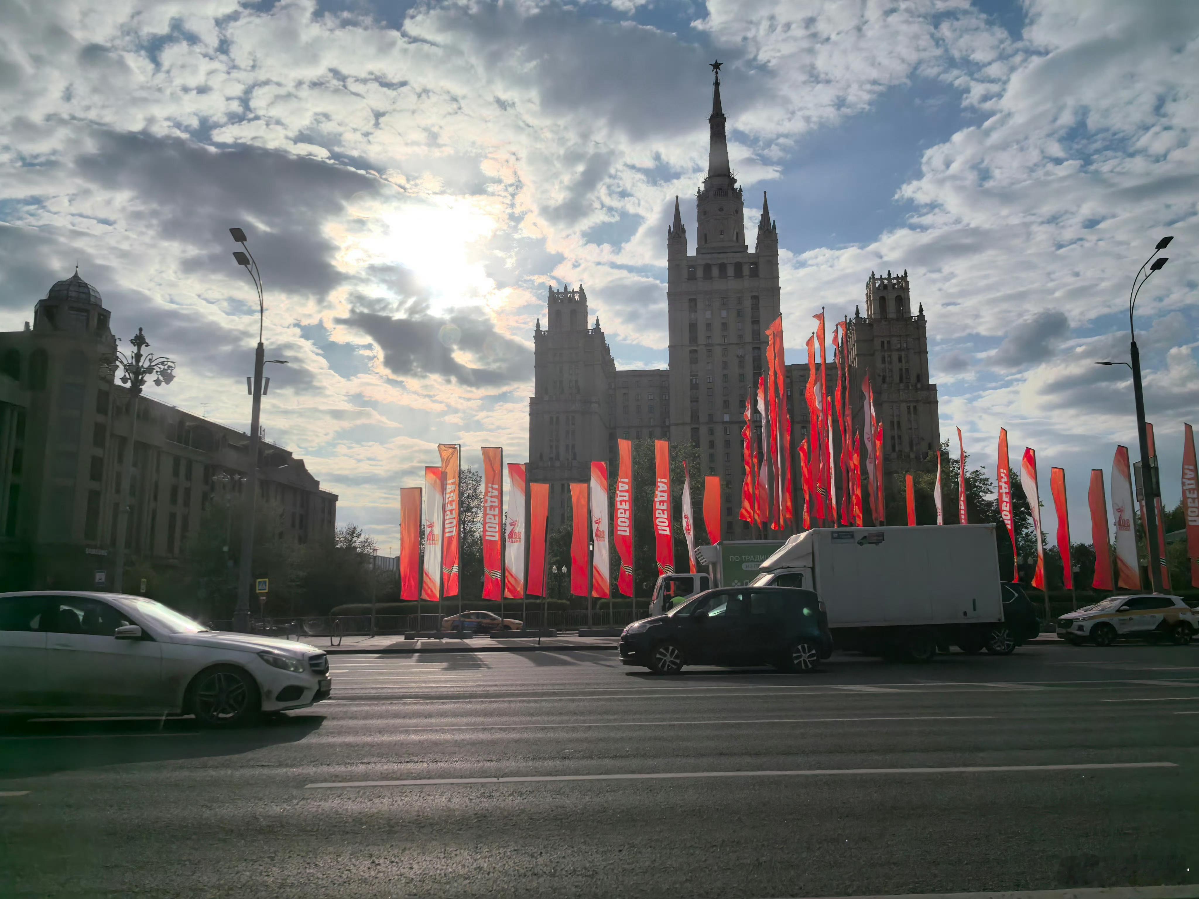 俄罗斯免签12月1日，俄罗斯总统普京签署对中国公民免签入境俄罗斯的总统令。 根据