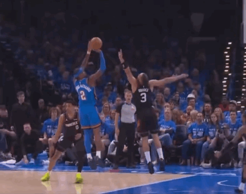 同样的犯规。

一个判了，另一个没判 💀