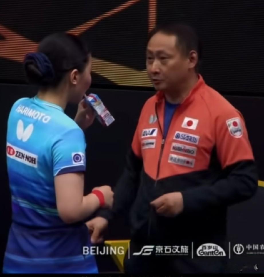 张本美和还是很挺依赖张本宇的！

北满张本美和首秀，第一场对阵帕瓦德，这次是爸爸