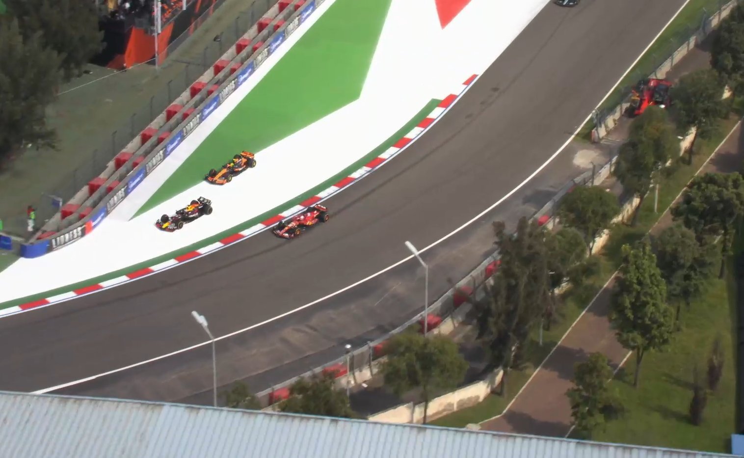 维斯塔潘由于T8离开赛道获利再被罚10秒，已经20秒罚时。#2024f1墨西哥城