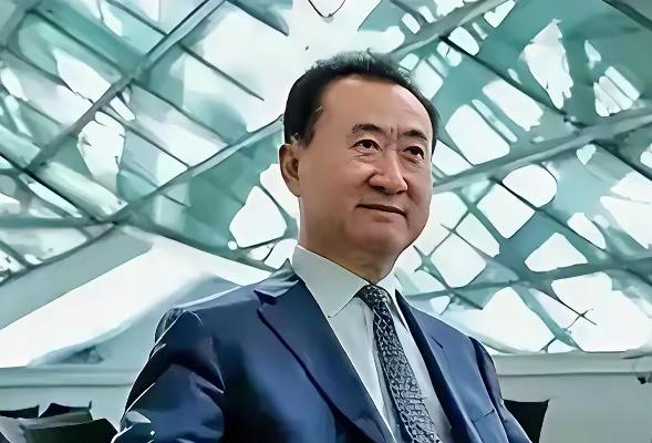王健林奔波偿债与王思聪接班之困

71岁的王健林现身新疆考察，虽精神尚可，却难掩