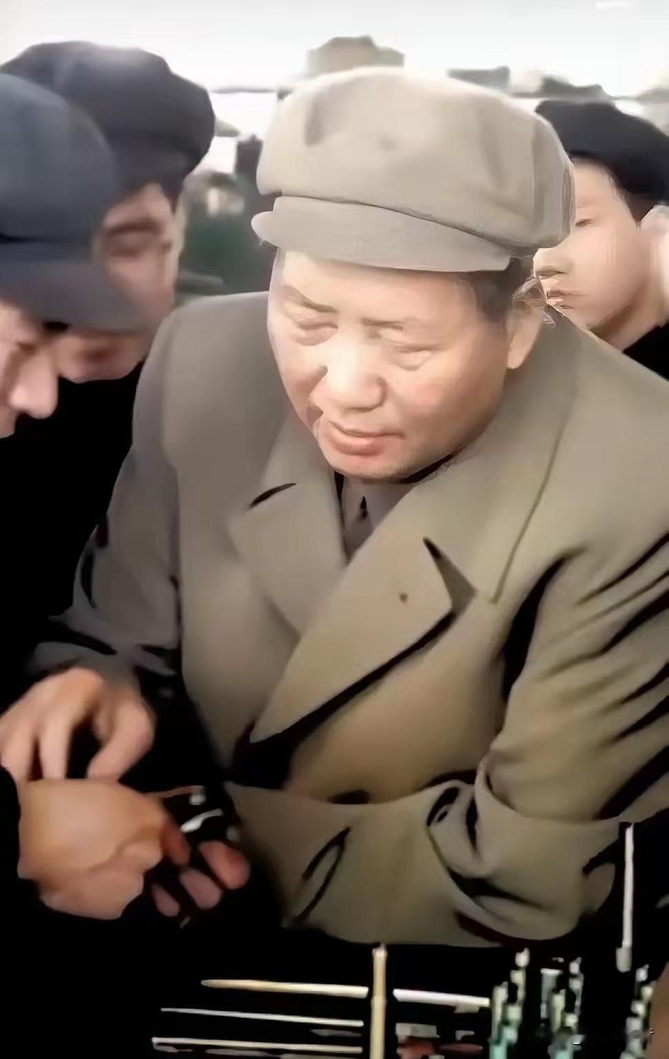 🌱谦虚谨慎，不骄不躁！🙏敬爱的毛主席，敬仰您谦逊美德，赓续不朽低调箴言！谦虚