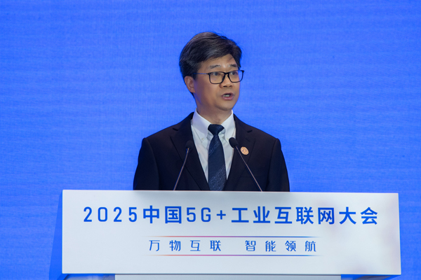 中国移动总经理何飚：算网强基 数智驱动 聚力推动人工智能赋能新型工业化