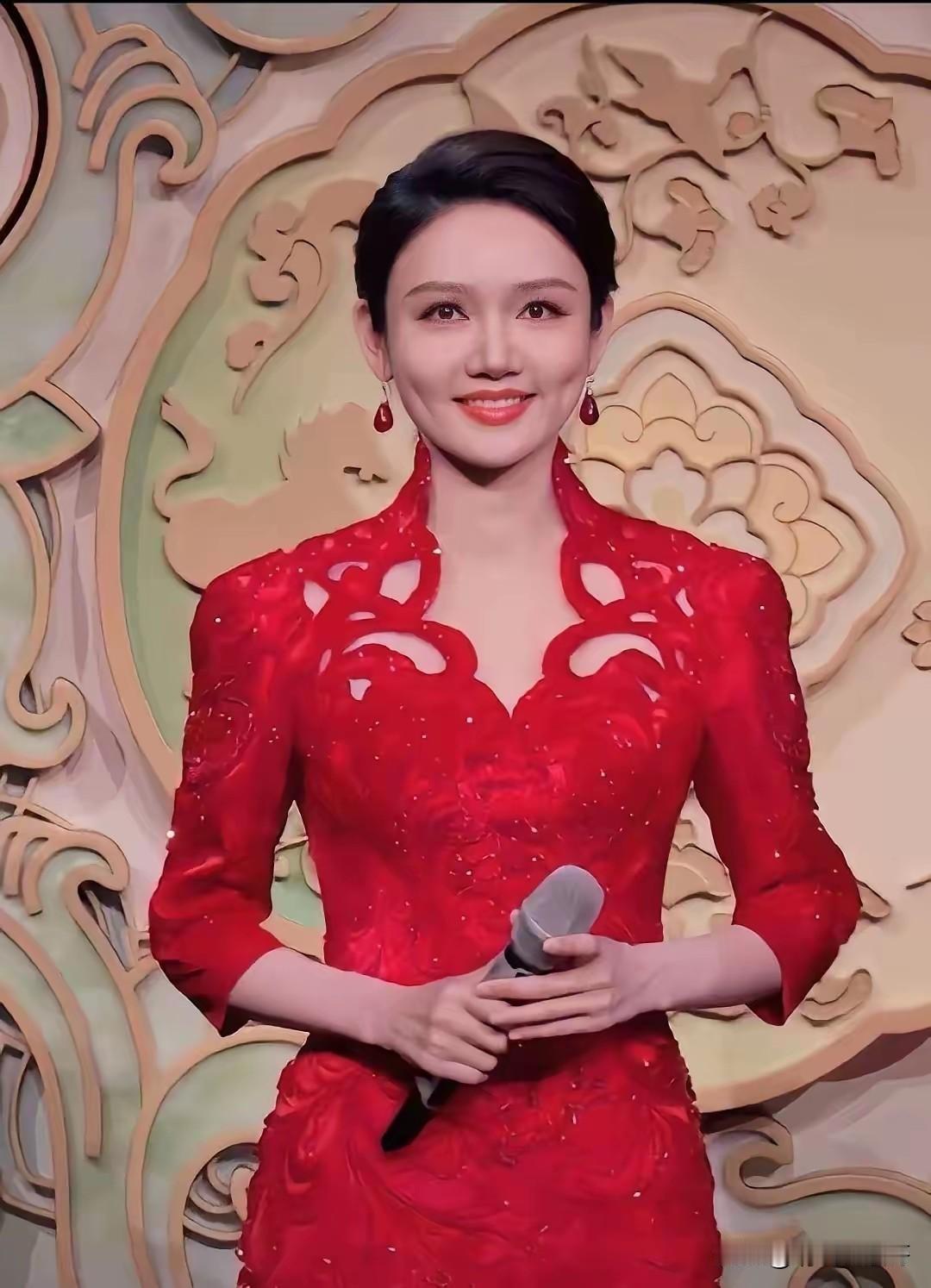 昨晚看了春晚，觉得整体来说比以前好多了，为啥这么多少今天突然说龙洋的眼睛呢？这些