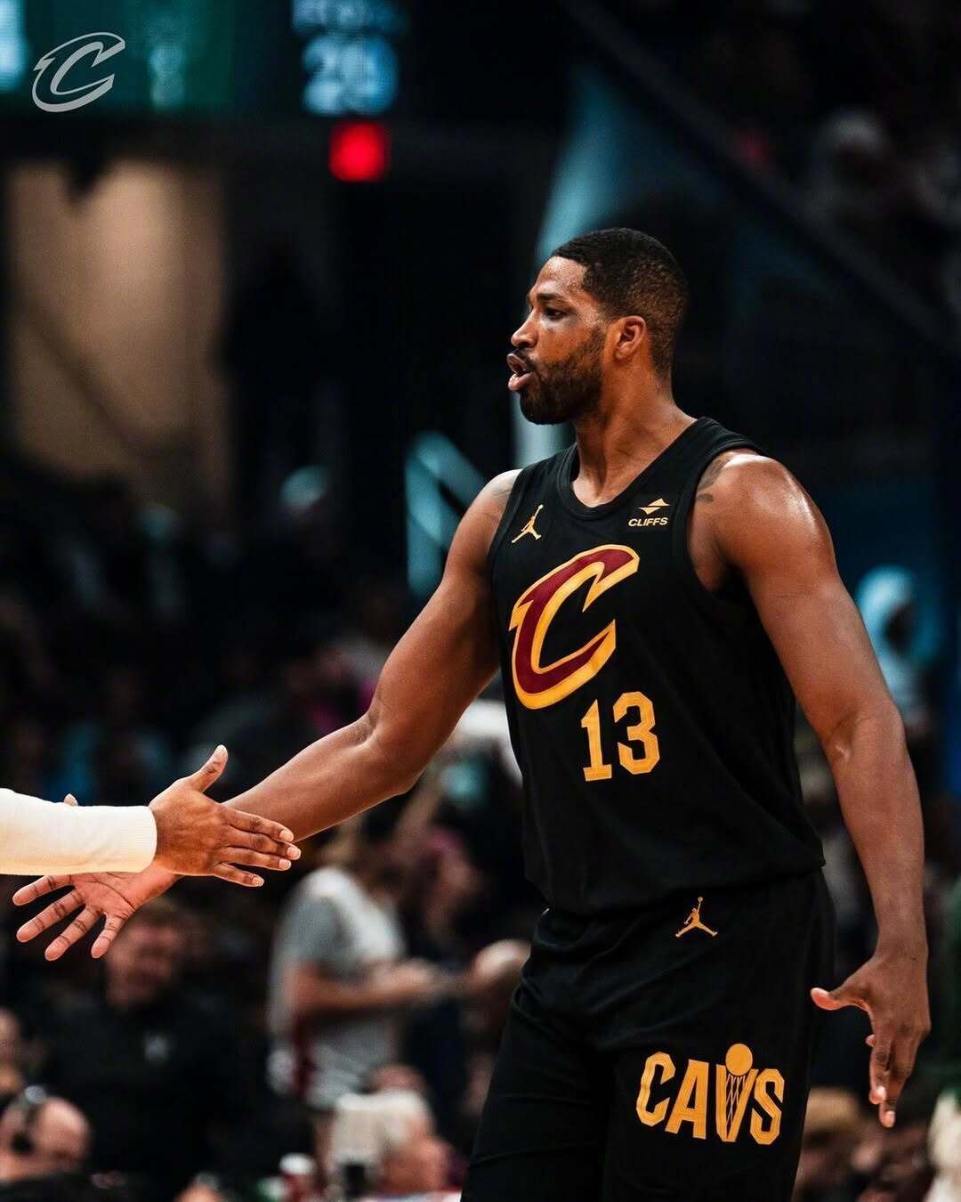 辟谣了！没退役！只是没球打！今天凌晨，不少国外媒体发文表示NBA球员特里斯坦-汤