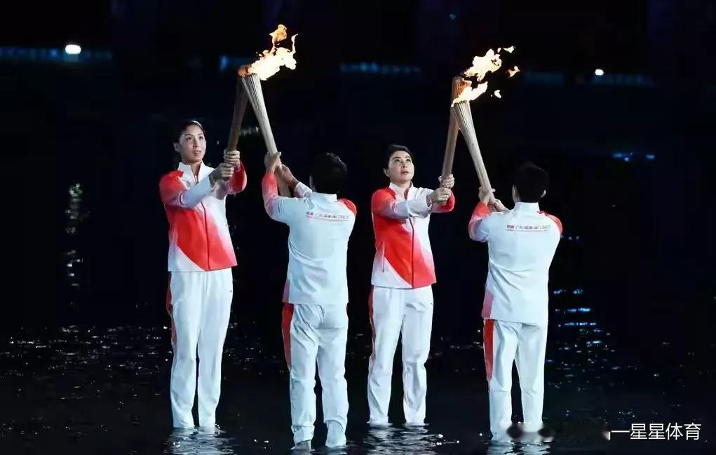 全运会开幕式，七棒火炬手15人如下

1，马琳
（现在担任国乒女队主教练）
乒乓