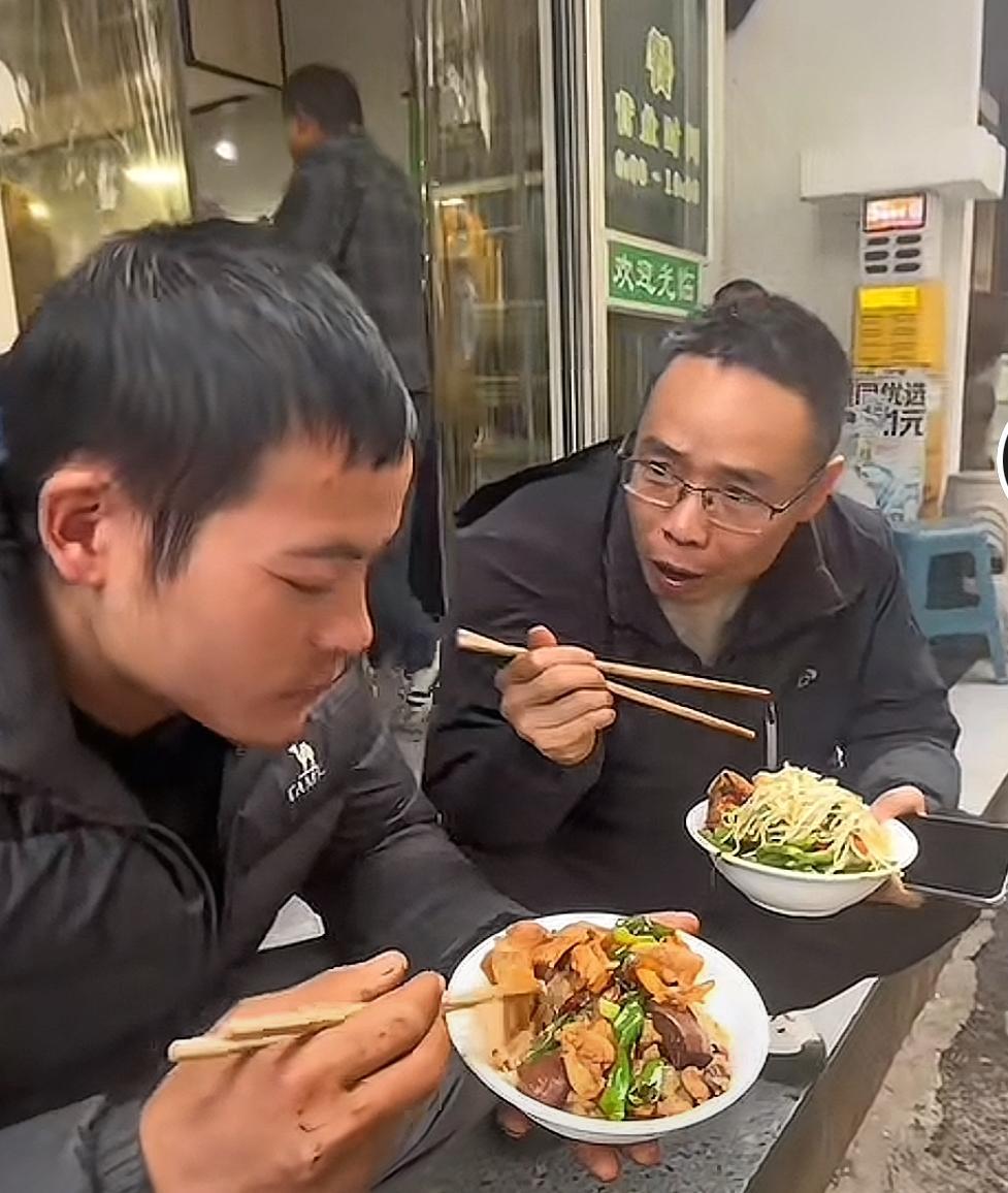 刀疤哥出院了，终于混上了心心念念的安全员伙食了，这下估计要把伙食全部吃回来再回贵