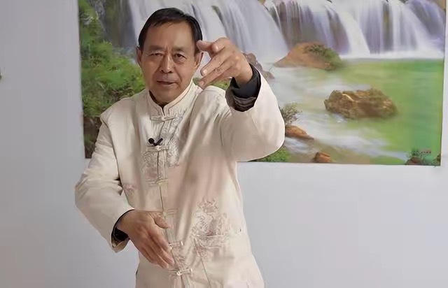 a股   一个老股民对散户的忠告：炒A股，只有第一天想着赚钱，其他时间都是想着回