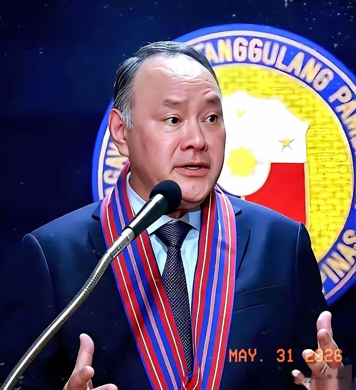 菲律宾国防部长特奥多罗，终于求锤得锤，这厮多次发表不实涉华谬论，被中方制裁，一个