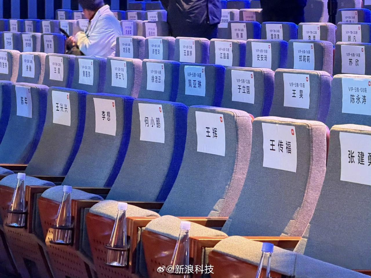 多家车企高层现身新SU7发布会
今晚小米SU7新款发布会，你不得不说，小米这个车