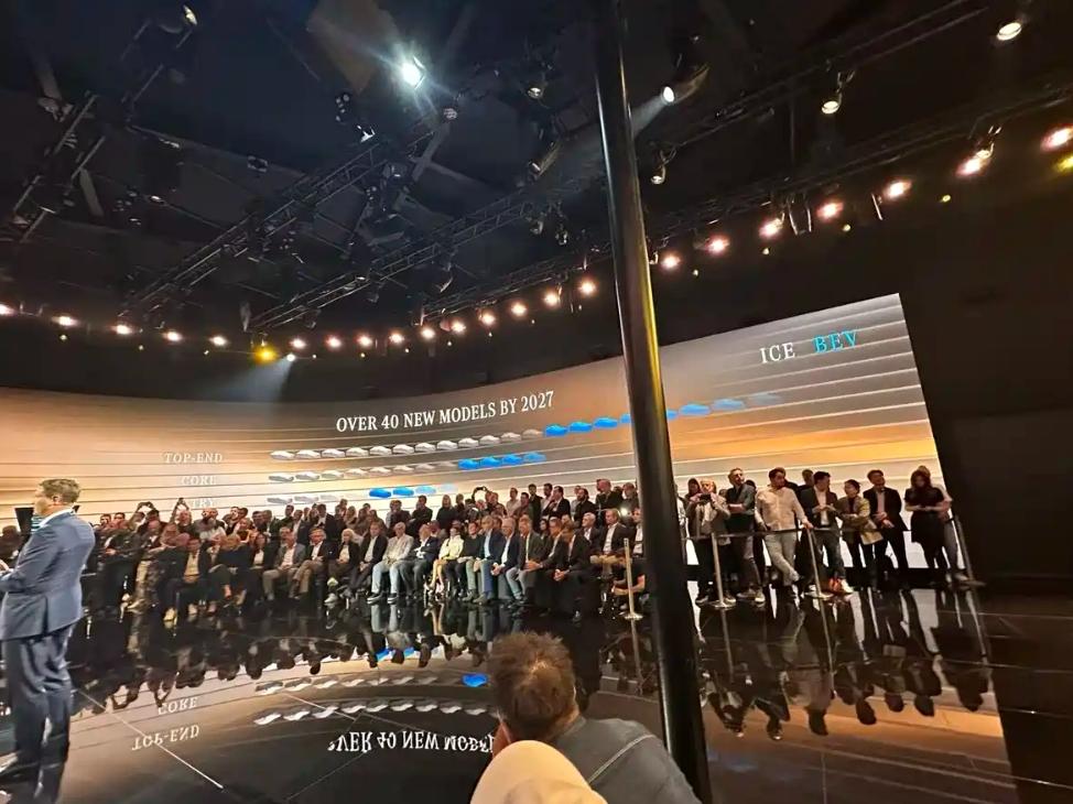 慕尼黑车展上，奔驰GLC EV发布，2026年加长国产版杀向中国！  
  
✅