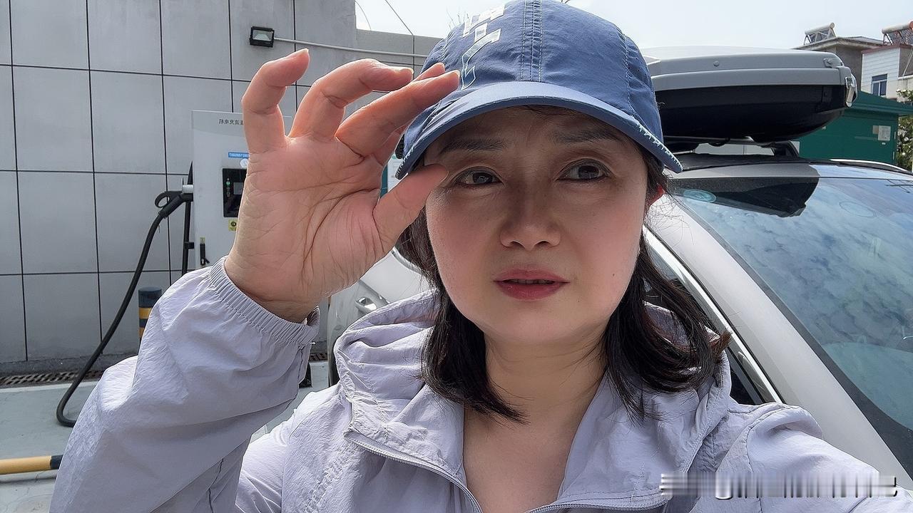一个女子最可怕的就是把自己当作一件礼物，揣测他的口味改造，然后打包送上去，指望着
