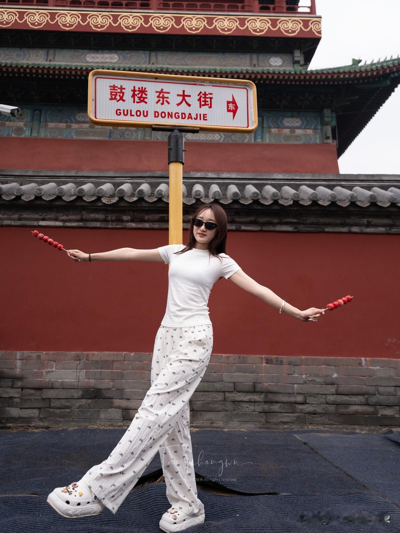 一个人带娃真的不容易，尤其是在北京最多人的时候，拍到一张好看的照片真不容易！