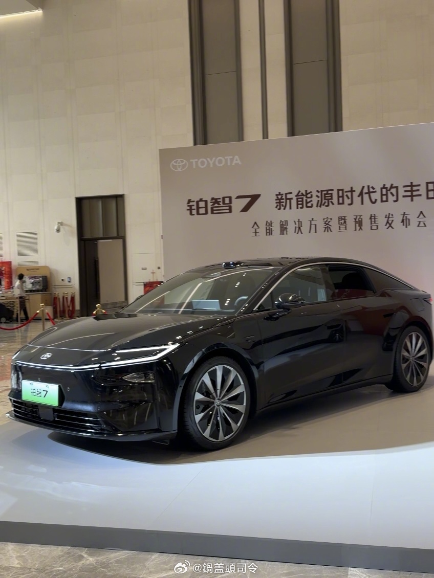 同事今天去参加了铂智7发布会。丰田品质，搭配华为智能，越级空间、豪华标配。入门就