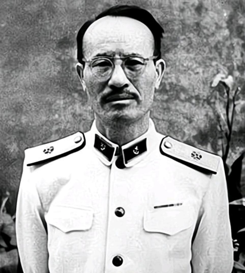 1955年，袁也烈被授少将军衔，他曾经的警卫员被授大将，学生、俘虏被授元帅，但他