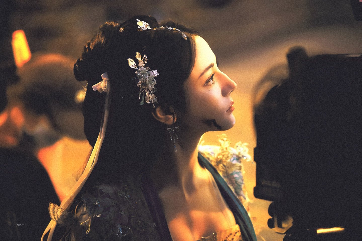 迪丽热巴0603生日快乐 dlrb 今天星期巴 dlrb 迪丽热巴“在壮阔的景色
