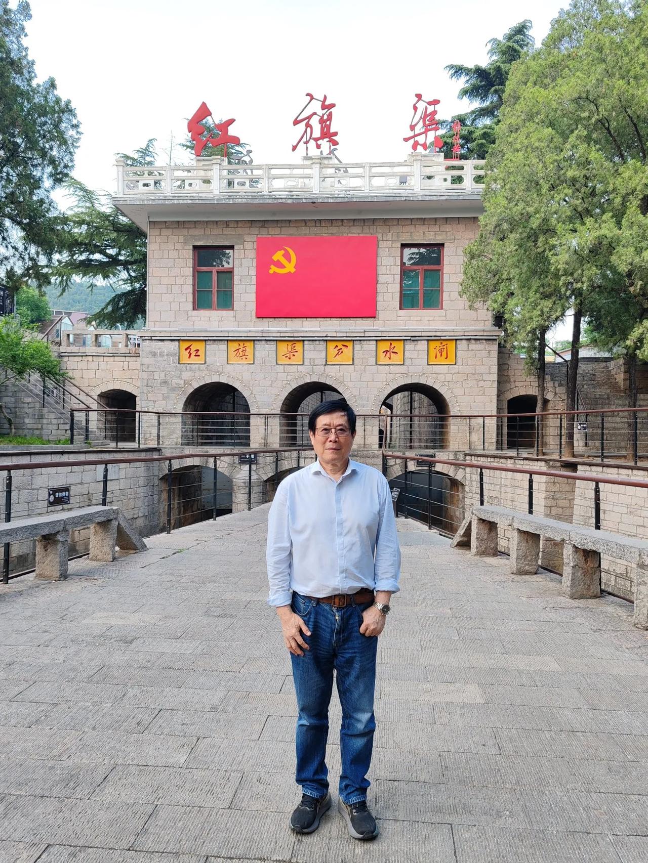 不認命，不服輸！
紅旗渠十年之功，築渠逾千公里！
可謂泣鬼神，驚天地。
如此中華