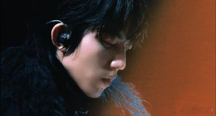 林宥嘉从台北背电话机到声生不息 哇塞！林宥嘉居然从台北背电话机到节目现场，这舞台