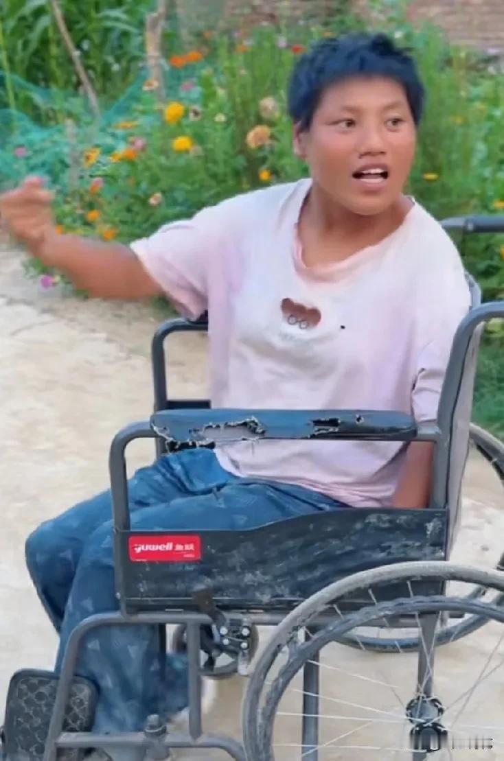 泥娃和梦秋都犯了同一个毛病，对拍摄者展现出非一般的爱慕…

梦秋基本不怎么会说话