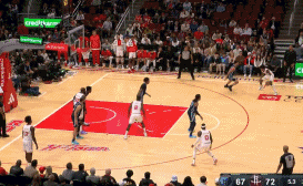 火箭新星“隔扣”3J杰克逊
北京时间11月23日，火箭与灰熊的比赛进行至第三节最